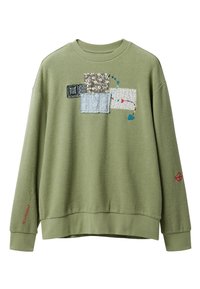 Maglione verde oliva in tessuto texturizzato, con ricami patchwork in vari motivi e colori, e dettagli in testo "MOVIMENTO" sulla manica.