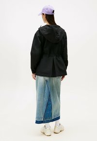 Tommy Jeans BADGE WATER REPELLENT - Cortaviento - black