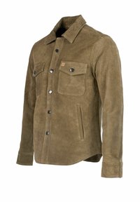 Barna szarvasbőr dzseki gallérral, két mellzsebbel, egy oldalzsebbel és fekete patentgombos záródással. Egyenes szabású és texturált felületű.
