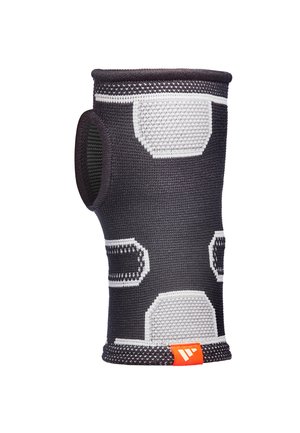 Manga de soporte para la rodilla hecha de material de punto negro con patrones hexagonales grises y una etiqueta de logo naranja. Cuenta con aberturas para facilitar su uso.