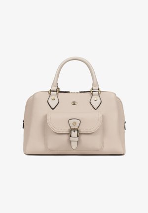 Beige leren handtas met twee handvatten, een voorvak dat is beveiligd met een gesp, en accenten van goudkleurige hardware.
