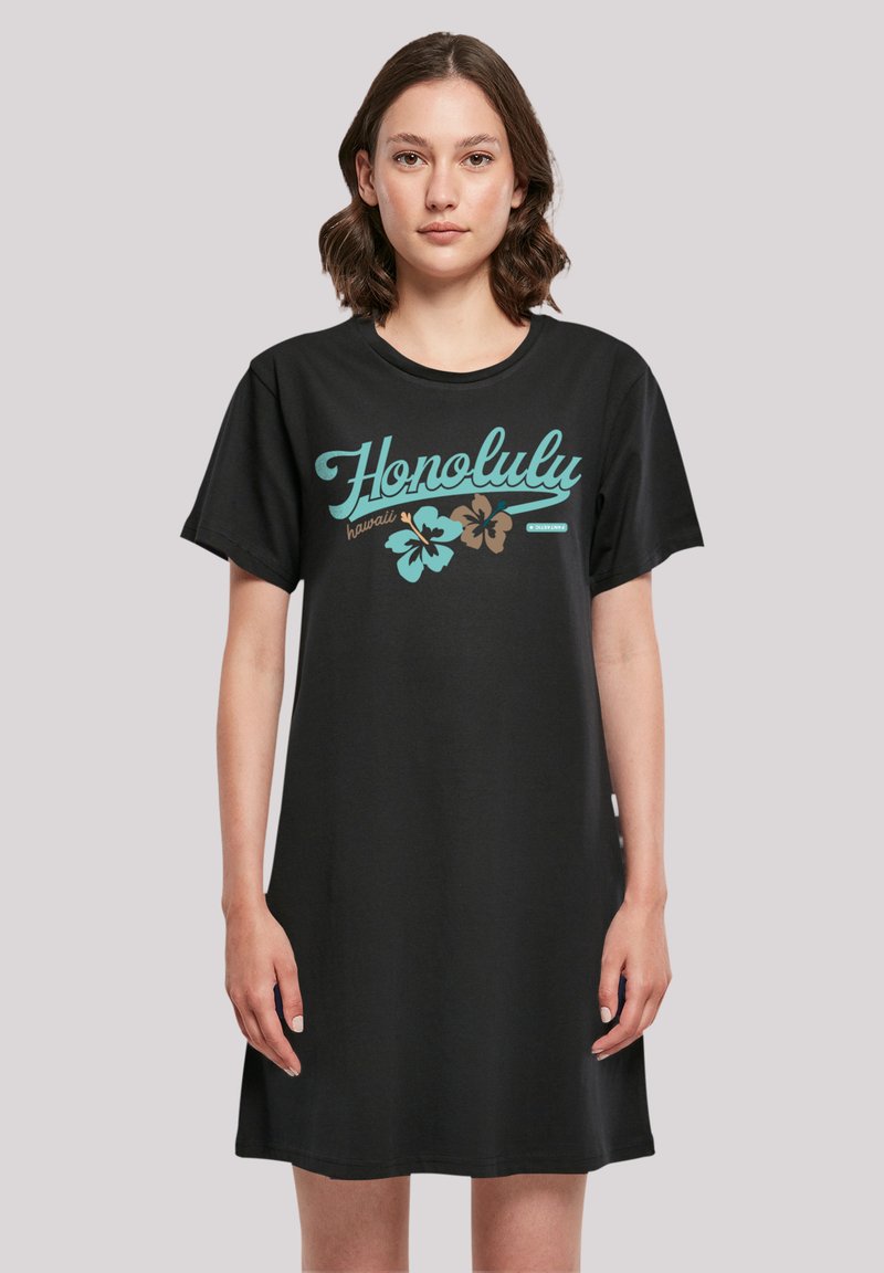 Schwarzes T-Shirt-Kleid mit einem türkisfarbenen "Honolulu"-Grafikdesign und floralen Akzenten in Blau und Braun; lässige, bequeme Passform und kurze Ärmel.