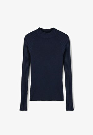 Suéter de manga larga acanalado en navy con cuello alto y diseño ajustado, que presenta sutiles líneas horizontales y un acabado texturizado.