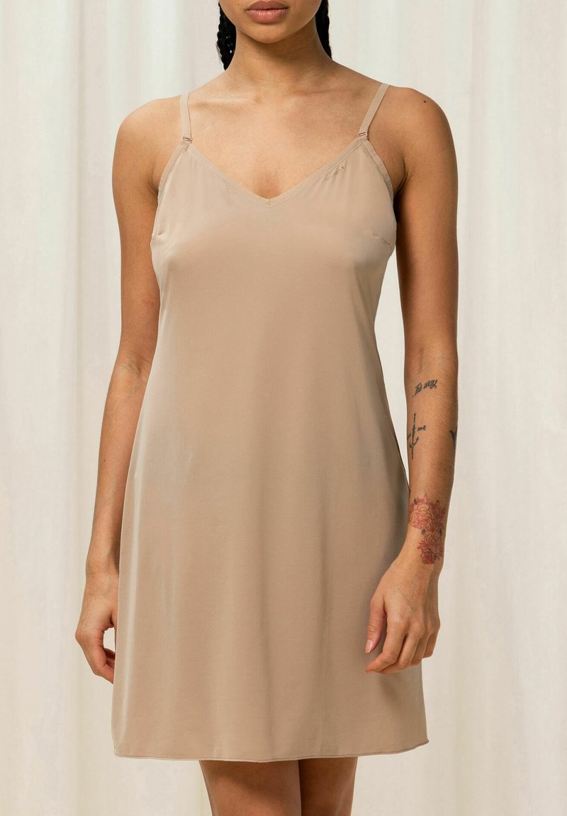 Triumph MAKE-UP - Chemise de nuit / Nuisette - beige/beige - ZALANDO.FR