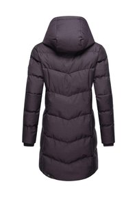 Mörk lila pufferjacka med huva, med en chevronstygnsdesign, långa ärmar och en lätt insvängd midja för mer form.