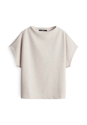 Haut beige à manches courtes, coupe oversized, avec un col arrondi et une texture horizontale subtile, présenté sur un fond blanc.