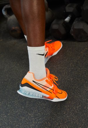 Nike Performance ROMALEOS 4 - Chaussures fitness - orange/black