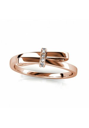 Roze gouden ring met een verweven ontwerp en een cluster van vijf ronde, heldere stenen die in de band zijn verwerkt. Glad, gepolijst afwerking.