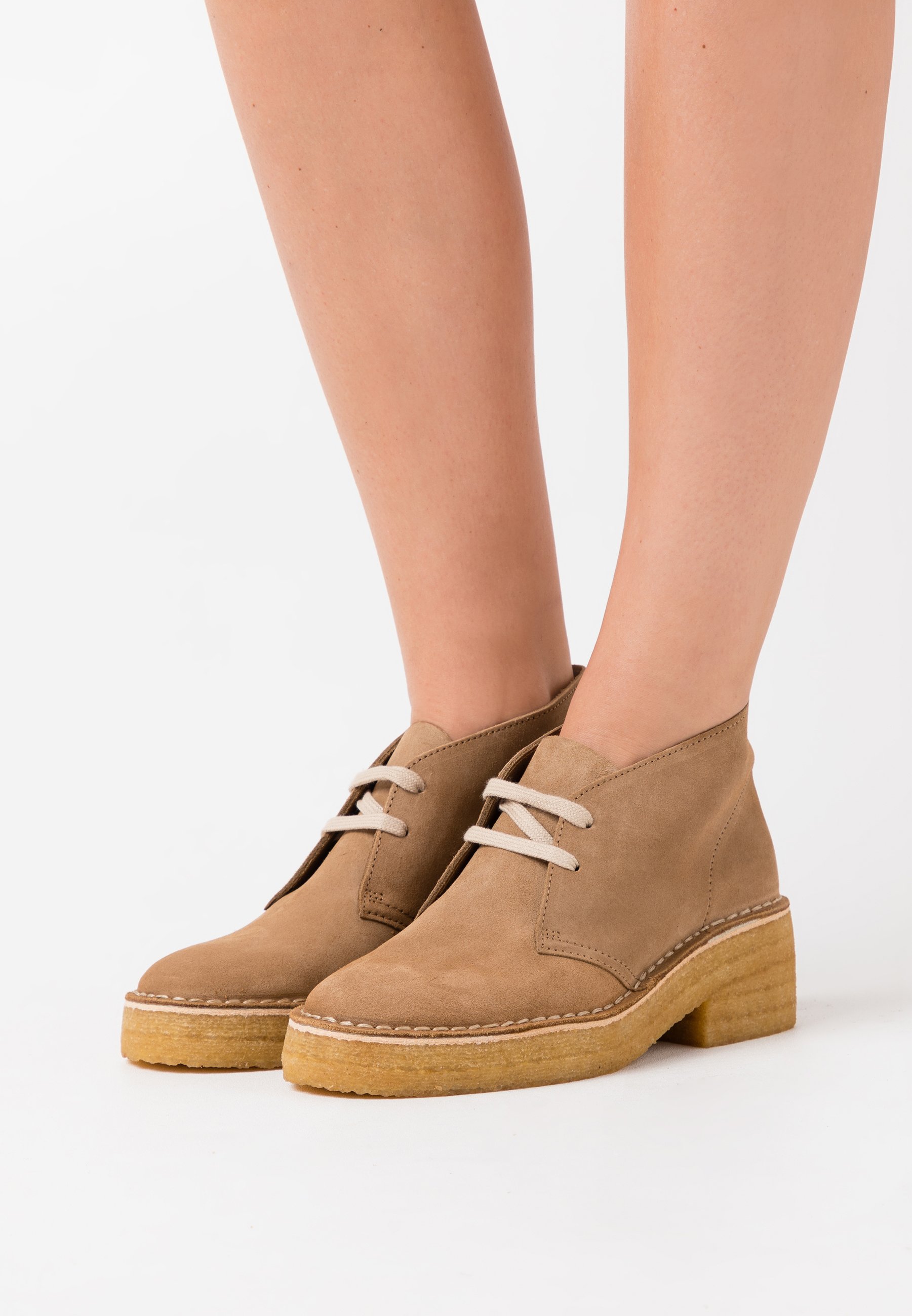 clarks femme desert boot