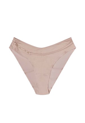 Hautfarbene Bikini-Unterteile aus glänzendem Stoff, mit einem niedrigen Schnitt und einem dekorativen goldenen Metallakzent am Bund.