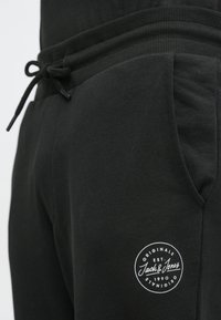 Jack & Jones JJIGORDON JJSHARK - Donji dijelovi trenirke - black