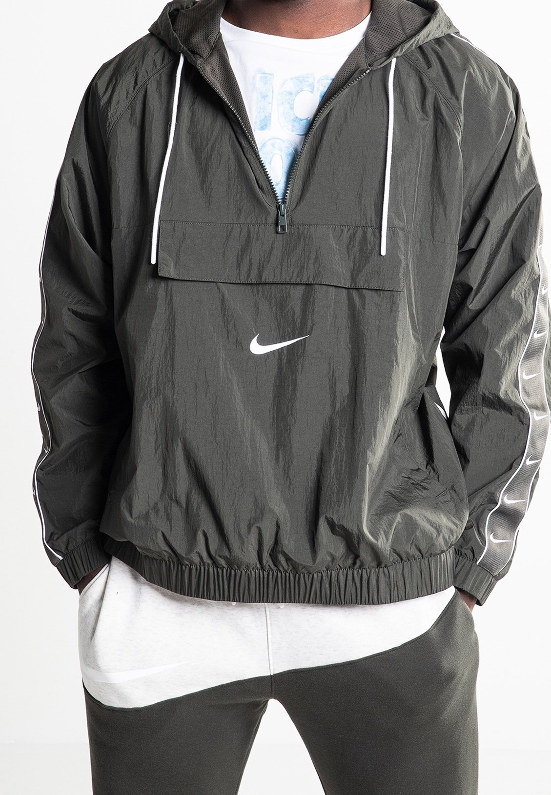nike windbreaker front pocket
