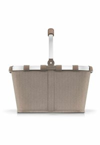 Cesta de picnic de tela gris con un patrón de espiga, marco de metal y un asa vertical para transportar. Presenta acentos beige en la parte superior.