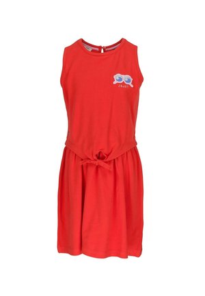 Robe sans manches rouge en coton, avec un col rond et une taille nouée. Elle présente un imprimé graphique de lunettes de soleil bleues sur la poitrine.