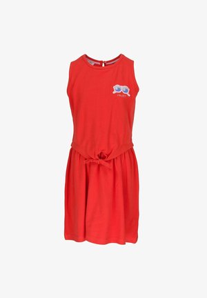 Robe sans manches rouge en coton, avec un col rond et une taille nouée. Elle présente un imprimé graphique de lunettes de soleil bleues sur la poitrine.