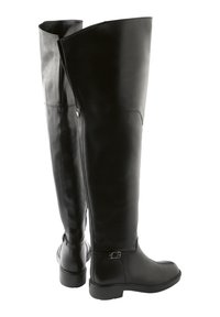 Schwarze Lederstiefel über das Knie mit glatter Textur, runder Zehenpartie, flacher Sohle und einem Reißverschluss auf der Innenseite. Schnallendetail am Knöchel.