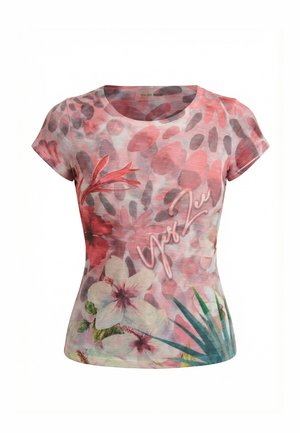 T-shirt rosa a maniche corte con grandi fiori e macchie astratte, con testo corsivo "Yes Zee" sul davanti.