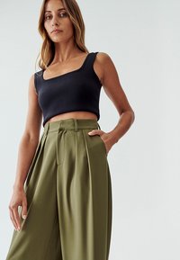 CALLI POLLY - Hlače - khaki