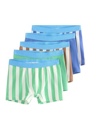Fem par drengeboxershorts med blå taljebånd i grøn/hvide striber, ensfarvet grøn, brun/hvide striber, ensfarvet blå og blå/hvide striber.
