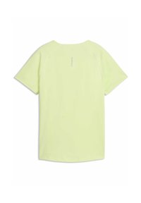 Maglietta sportiva a maniche corte di colore giallo pallido con scollo rotondo, texture liscia e dettaglio riflettente sul retro per visibilità.