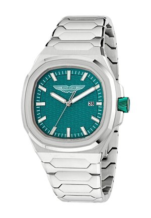 Reloj de pulsera de metal plateado con esfera texturizada en color azul verdoso, marcadores de hora blancos, ventana de fecha a las 3 en punto y logotipo de Aston Martin debajo de las 12 en punto.