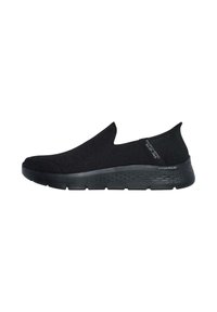 Zapatillas negras tipo slip-on con parte superior de punto, superficie texturizada y suela de goma ligera con un diseño de patrón para mayor tracción.