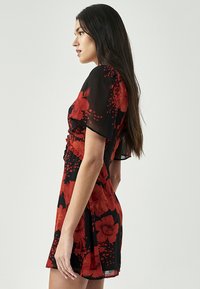 SÁVEL JAZMINA MINI  - Dnevna haljina - red vintage bloom