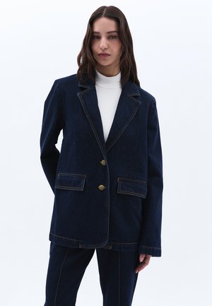 MIT MODISCHEN KNÖPFEN - Farkkutakki - raw denim