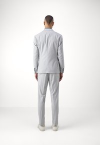 Selected Homme SLHSLIM CEDRIC STRUCTURE SUIT - Odijelo - medium grey melange