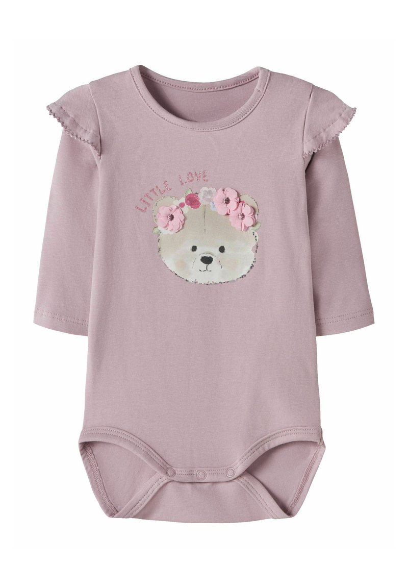 Lilafarbener Langarm-Body mit Rüschenschultern, versehen mit einem Bärenkopf-Graphic und floralen Akzenten, mit Druckknopfverschluss an der Unterseite.