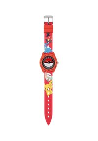 Montre en silicone rouge avec un bracelet  à motifs représentant des personnages de dessins animés. Cadran rond avec des marquages noirs et des éléments matériels en argent.