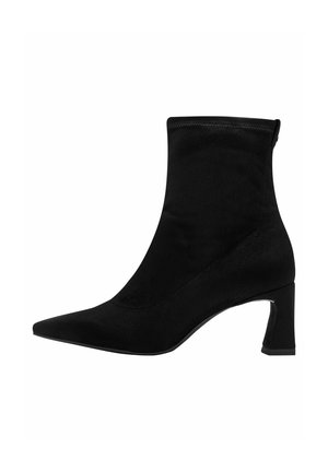 Botine - black