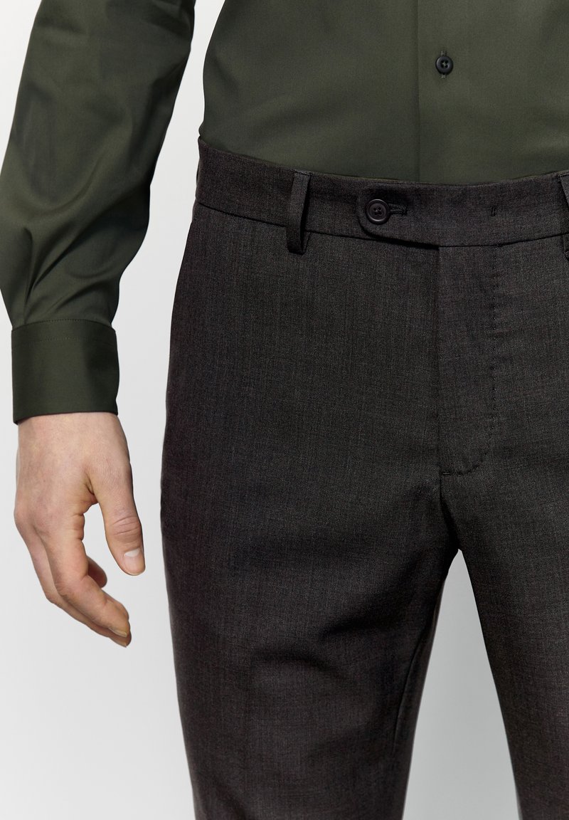 Herren Chinos | Massimo Dutti SLIM FIT Chino dark grey/dunkelgrau - DZ53168 Herren Chinos | Massimo Dutti SLIM FIT Chino dark grey/dunkelgrau - DZ53168