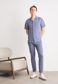 HUGO ELLINO - Ing - open blue