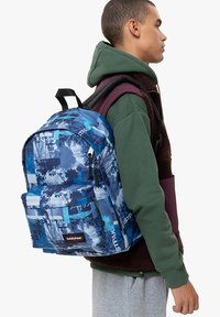 Eastpak OUT OF OFFICE - Rucksack - bold city blue