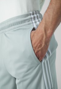 adidas Performance 3 STRIPES SHORT - Pantalón corto de deporte - metal grey/white