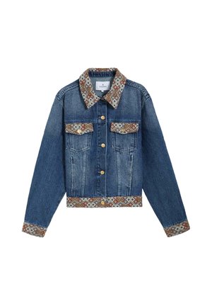 Chaqueta vaquera con cierre de botones, cuello con estampado, solapas en los bolsillos, puños y bajo con diseño geométrico en tonos tierra.