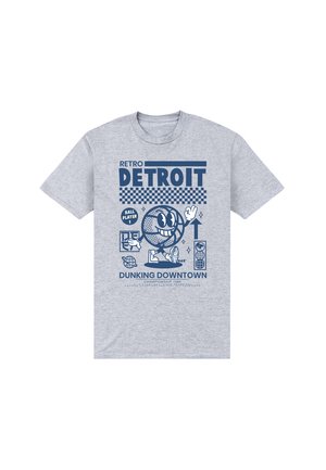 Grå bomulds-T-shirt med blå retro-stil tryk med "RETRO DETROIT" og grafik af en basketball og spiller med legende elementer.