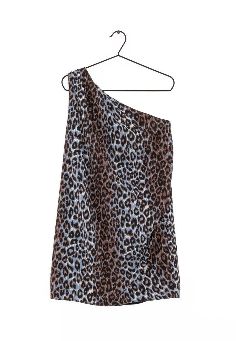 Hnědo-modrá leopardí potisková látka asymetricky zavěšená na černém ramínku, s jemnou texturou a designem na jedno rameno.