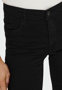 ONLY ONLRAIN MITTLERE TAILLE - Oprijete (skinny) kavbojke - black denim