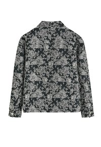 Chemise noire à motif floral, ornée d'un délicat motif floral blanc, avec des manches longues, un col classique et un détail de bouton au niveau des poignets.