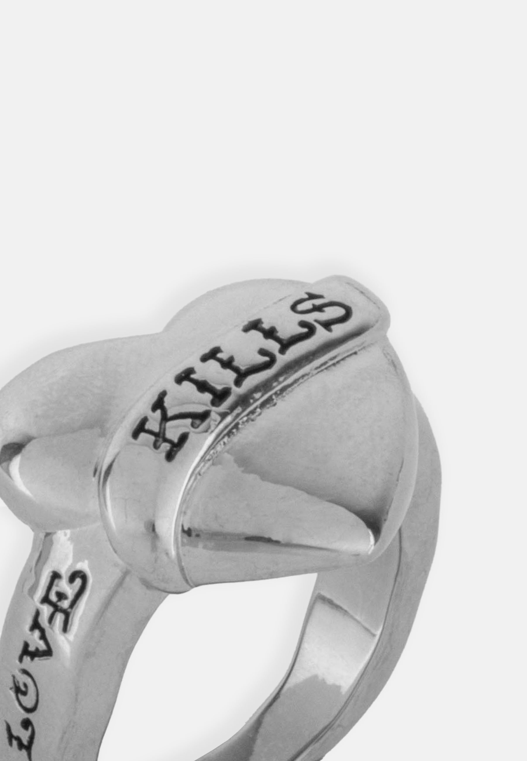 Ed Hardy LOVE KILLS SLOWLY MINI HEART SIGNET RING - Ring