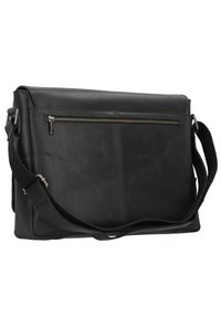 Borsa a spalla in pelle nera con tasca con cerniera, texture liscia, forma rettangolare e tracolla regolabile per il trasporto.