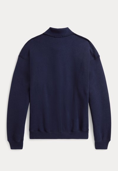 Granatowa bluza z długim rękawem z prążkowanymi ściągaczami na mankietach i dole, widziana od tyłu na białym tle.