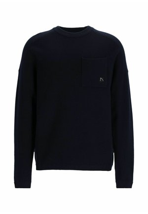 Tamno plavi pleteni pulover s okruglim izrezom, dugim rukavima i džepom na prsima s malim logotipom. Glatka tekstura i regularna kroja.
