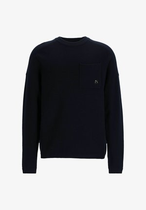 Tamno plavi pleteni pulover s okruglim izrezom, dugim rukavima i džepom na prsima s malim logotipom. Glatka tekstura i regularna kroja.