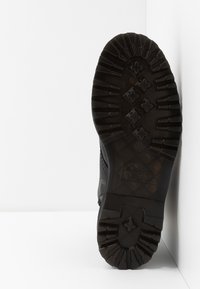 Dr. Martens Stivaletti stringati - black