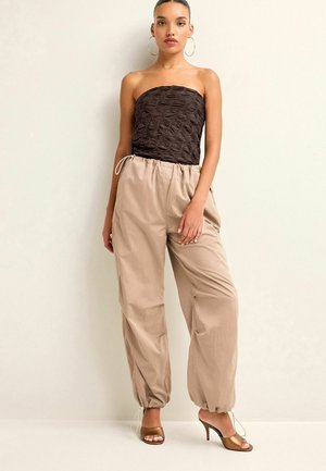 Next WAIST PARACHUTE - Pantalon classique - camel natural