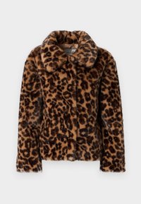 Veste en fausse fourrure à imprimé léopard avec un col rond, des manches longues, une texture douce et des accents brun foncé sur une base beige.