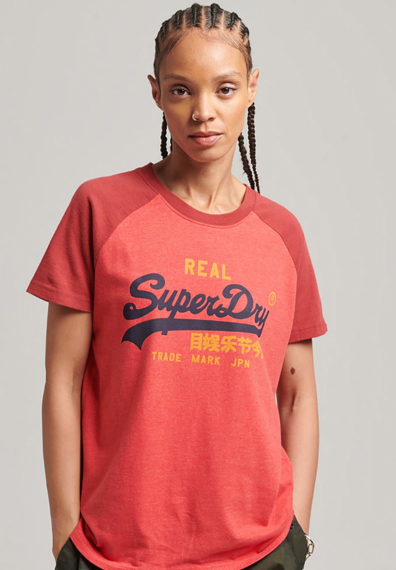Superdry VINTAGE LOGO HERITAGE - T-Shirt print - papaya red marl brick ...